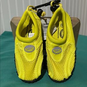 Kids Bright Yellow Water Shoes Sz: kids 11